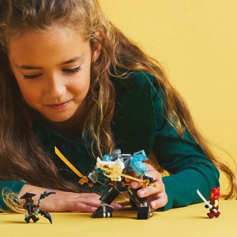 LEGO® NINJAGO® Zane’in Savaş Zırhı Mech’i Oyuncak Seti 71827
