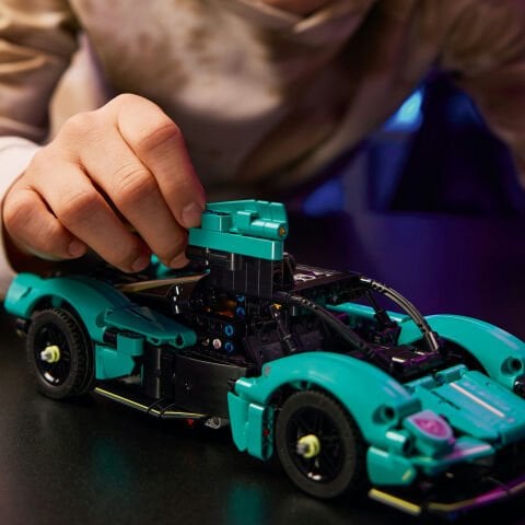 LEGO® Technic Aston Martin Valkyrie İnşa Edilebilen Model Araba Seti 42208
