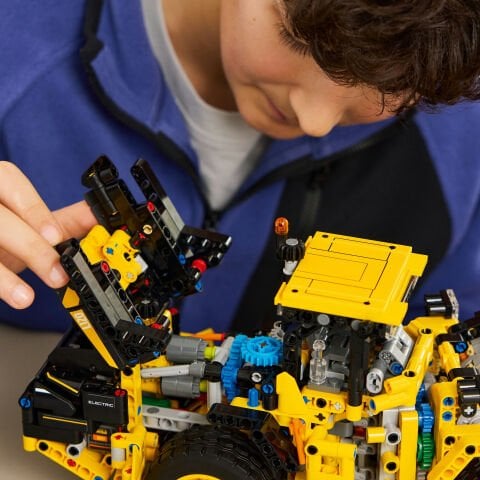 LEGO® Technic Volvo L120 Electric Tekerlekli Yükleyici Yapım Oyuncağı 42209