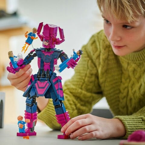 LEGO® ǀ Marvel Fantastik Dörtlü, Galactus Yapım Figürüne Karşı 76316
