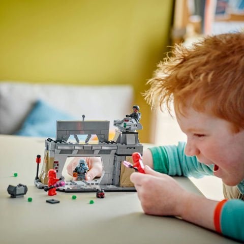 LEGO® Star Wars™ Paz Vizsla™ ve Moff Gideon™ Savaşı 75386