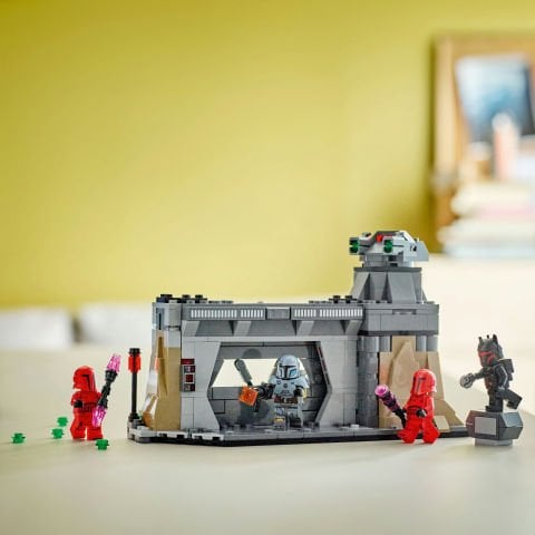 LEGO® Star Wars™ Paz Vizsla™ ve Moff Gideon™ Savaşı 75386