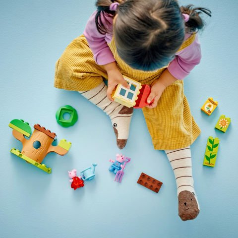 LEGO® DUPLO® Peppa Pig Bahçe ve Ağaç Ev Oyuncağı 10431