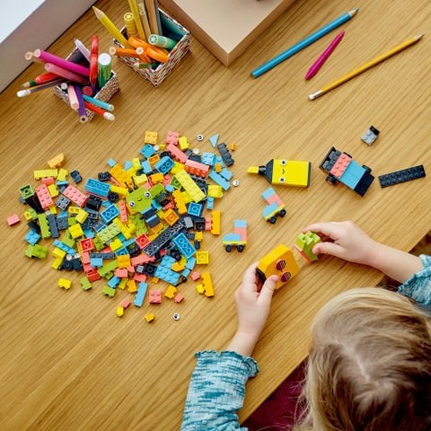 LEGO® Classic Yaratıcı Neon Eğlence