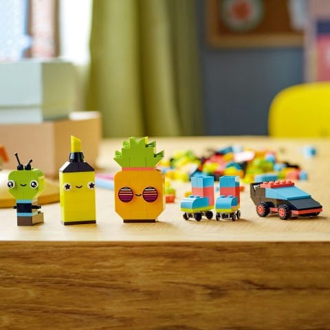 LEGO® Classic Yaratıcı Neon Eğlence