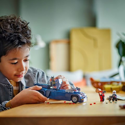 LEGO® DC Batman™: Batmobile™ ile Batman™, Harley Quinn™ ve Mr. Freeze™’e Karşı 76274