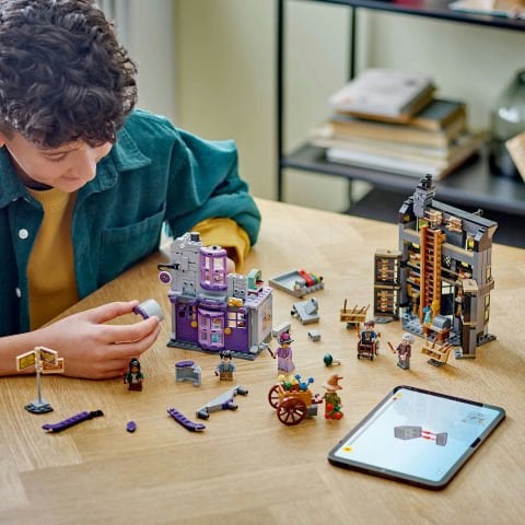 LEGO® Harry Potter™ Ollivanders™ ve Madam Malkin'in Cübbe Dükkanı 76439