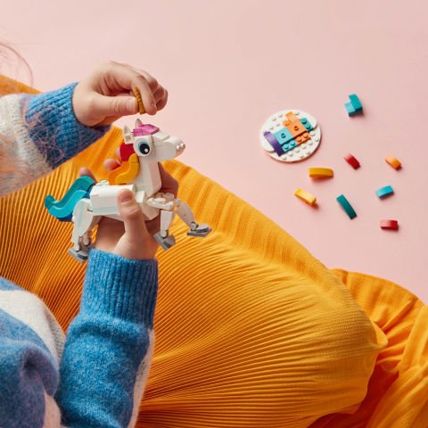 LEGO® Creator Sihirli Tek Boynuzlu At 31140