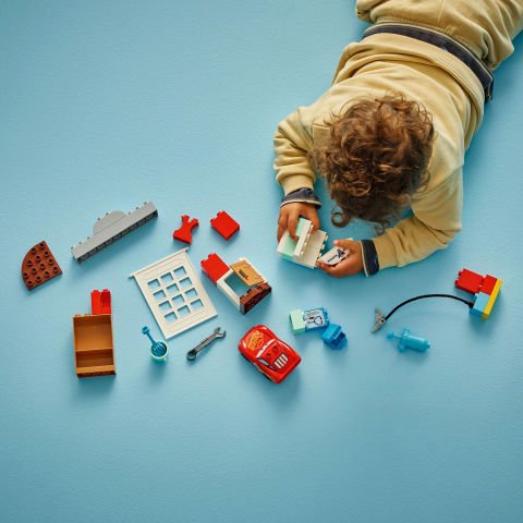 LEGO® DUPLO® │ Disney ve Pixar Arabalar McQueen’in Doc’un Garajını Ziyareti 10456