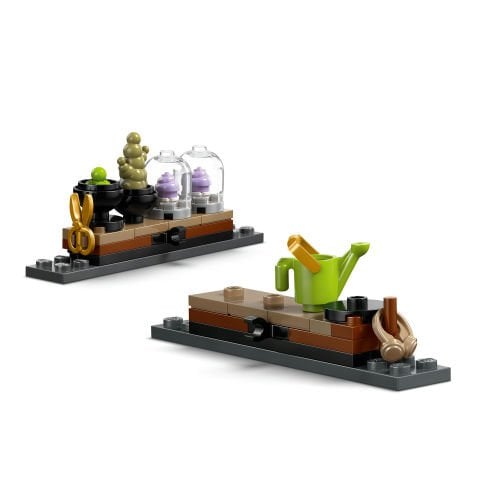 LEGO® Harry Potter™ Hogwarts™ Şatosu: Bitkibilim Dersi Büyücü Hediyesi 76445