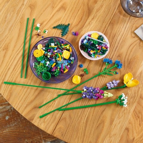 LEGO® Icons Kır Çiçekleri Buketi