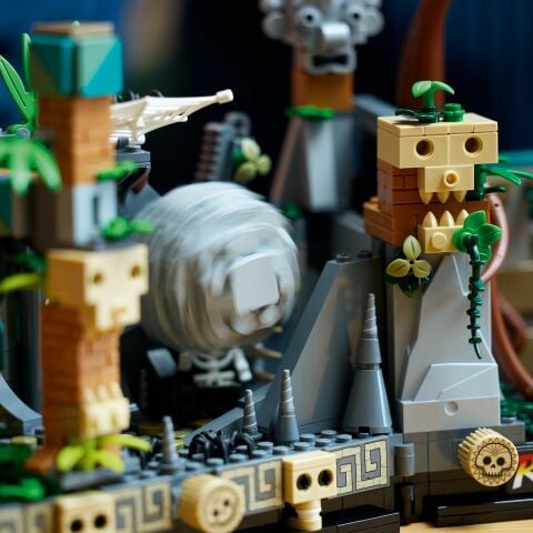 LEGO® Indiana Jones™ Altın İdol’ün Tapınağı 77015