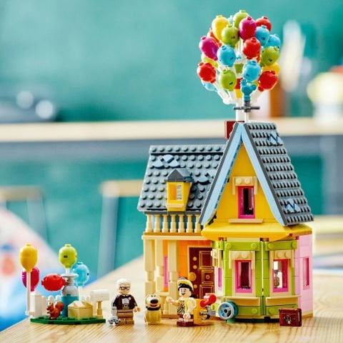 LEGO® ǀ Disney•Pixar ‘Yukarı Bak’ Evi 43217
