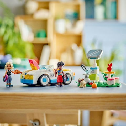 LEGO® Friends Elektrikli Araba ve Şarj İstasyonu 42609