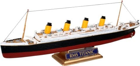 M. Set R.M.S. Titanic