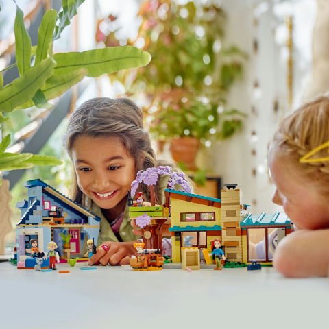 LEGO® Friends Olly ve Paisley'nin Aile Evleri 42620