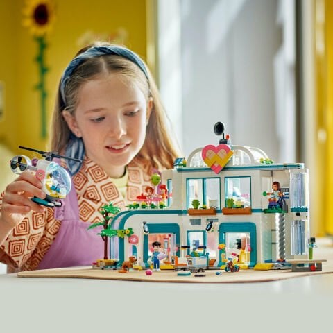 LEGO® Friends Heartlake City Hastanesi 42621