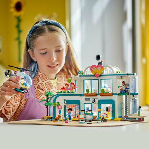 LEGO® Friends Heartlake City Hastanesi 42621