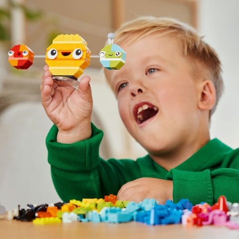 LEGO® Creator Yaratıcı Uzay Gezegenleri 11037