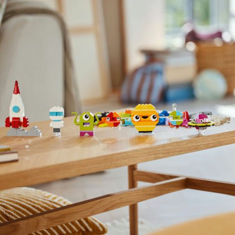 LEGO® Creator Yaratıcı Uzay Gezegenleri 11037
