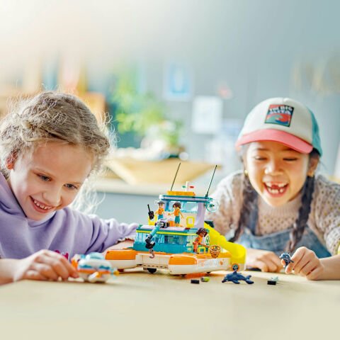 LEGO® Friends Deniz Kurtarma Teknesi 41734 Oyuncak Yapım Seti (717 Parça)