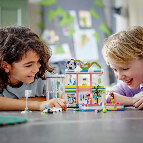 LEGO® Friends Spor Merkezi 41744 Oyuncak Yapım Seti (832 Parça)