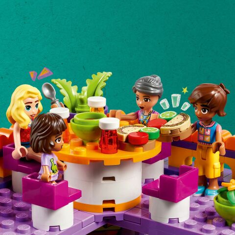 LEGO® Friends Heartlake City Mutfak Atölyesi 41747 Oyuncak Yapım Seti (695 Parça)