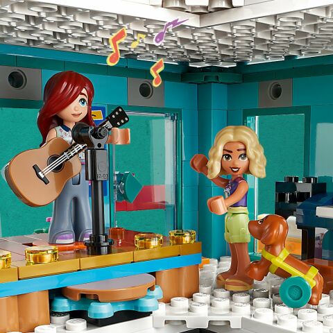 LEGO® Friends Heartlake City Toplum Merkezi 41748 Oyuncak Yapım Seti (1513 Parça)