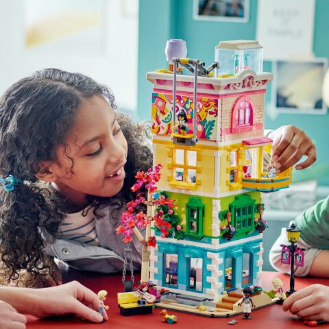 LEGO® Friends Heartlake City Toplum Merkezi 41748 Oyuncak Yapım Seti (1513 Parça)