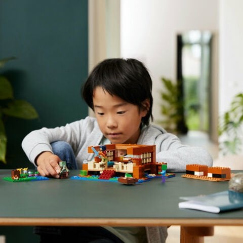 LEGO® Minecraft® Kurbağa Evi 21256