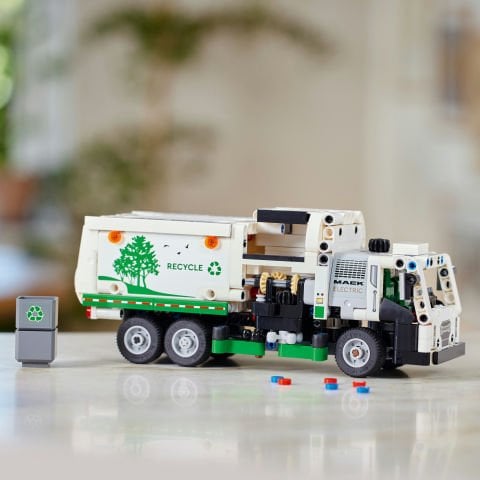 LEGO® Technic Mack® LR Electric Çöp Kamyonu 42167
