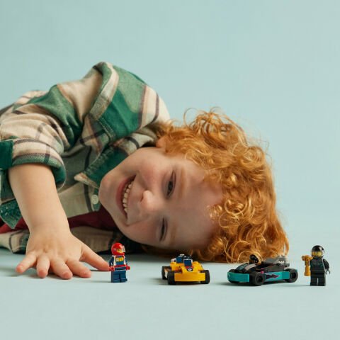 LEGO® City Go-Kartlar ve Yarış Sürücüleri 60400