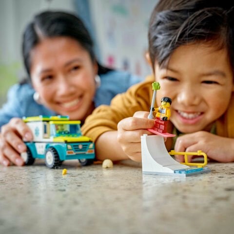 LEGO® City Acil Ambulansı ve Snowboardcu 60403
