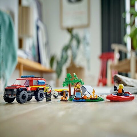 LEGO® City 4x4 Kurtarma Botlu İtfaiye Kamyonu 60412