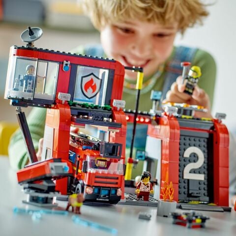 LEGO® City İtfaiye Kamyonlu İtfaiye Merkezi 60414