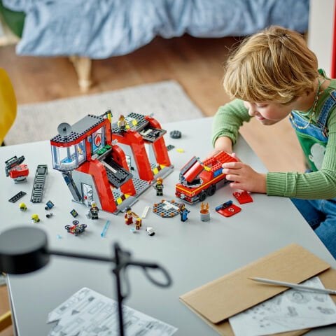 LEGO® City İtfaiye Kamyonlu İtfaiye Merkezi 60414