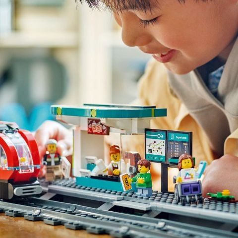 LEGO® City Şehir Merkezi Tramvay İstasyonu Oyuncak Seti 60423