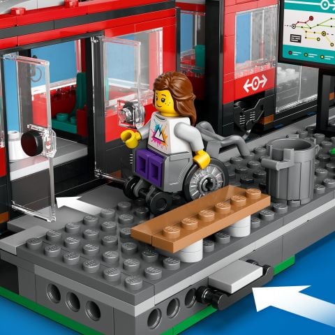 LEGO® City Şehir Merkezi Tramvay İstasyonu Oyuncak Seti 60423