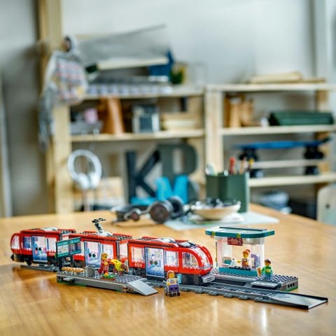 LEGO® City Şehir Merkezi Tramvay İstasyonu Oyuncak Seti 60423