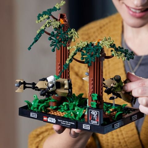 LEGO® Star Wars™ Endor™ Hız Motoru Takibi Dioraması