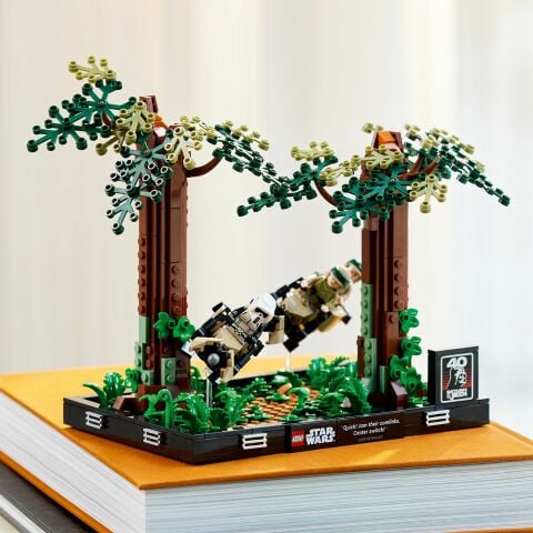 LEGO® Star Wars™ Endor™ Hız Motoru Takibi Dioraması