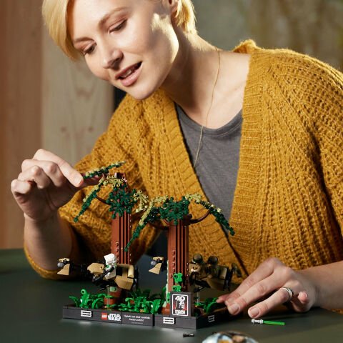 LEGO® Star Wars™ Endor™ Hız Motoru Takibi Dioraması