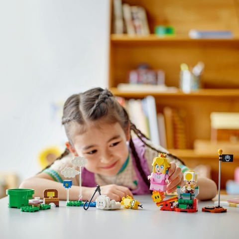 LEGO® Super Mario İnteraktif LEGO® Peach™ ile Maceralar 71441