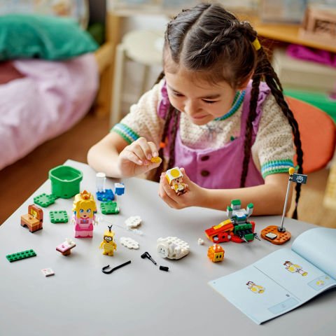 LEGO® Super Mario İnteraktif LEGO® Peach™ ile Maceralar 71441