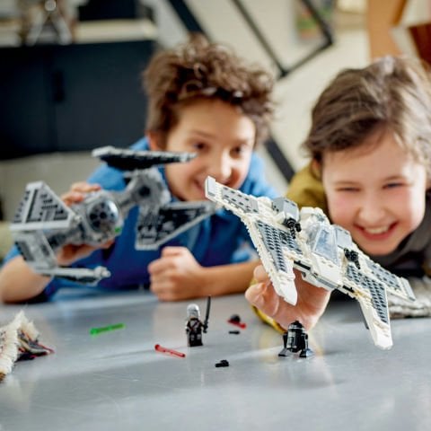LEGO® Star Wars™ Mandalorian Fang Fighter TIE  Interceptor™'a Karşı