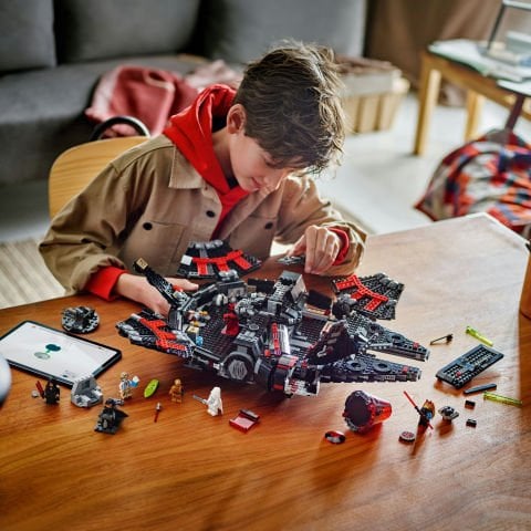 LEGO® Star Wars™ Karanlık Falcon İnşa Edilebilen Oyuncak Araç 75389