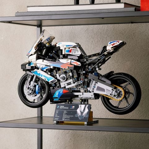 LEGO® Technic BMW M 1000 RR 42130 Model Yapım Seti (1925 Parça)
