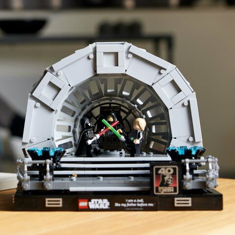 LEGO® Star Wars™ Emperor’s Throne Room™ Dioraması