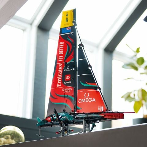 LEGO® Technic Emirates Team New Zealand AC75 Yat 42174