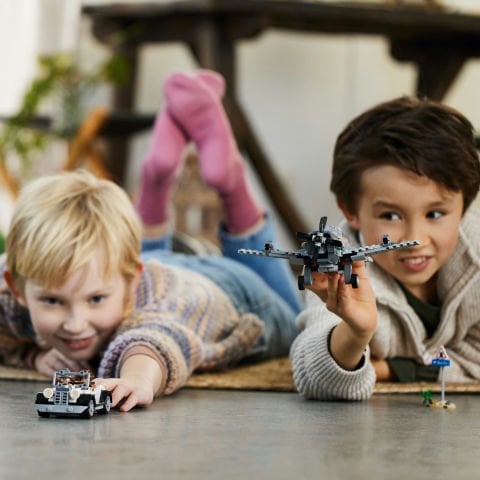 LEGO® Indiana Jones™ Avcı Uçağı Takibi 77012 - İnşa Edilebilen Araba ve Uçak Modelleri ile 3 Minifigür İçeren Yaratıcı Oyuncak Yapım Seti (387 Parça)